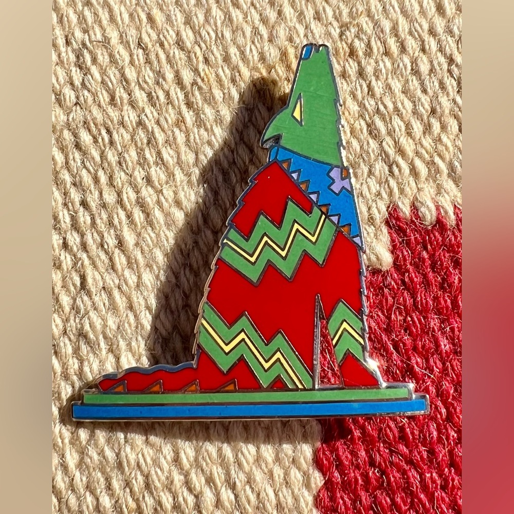 VTG TAVLOS Brooch Pin Dog Coyote Wolf Southwestern Enamel Chevron Colorful 80’s